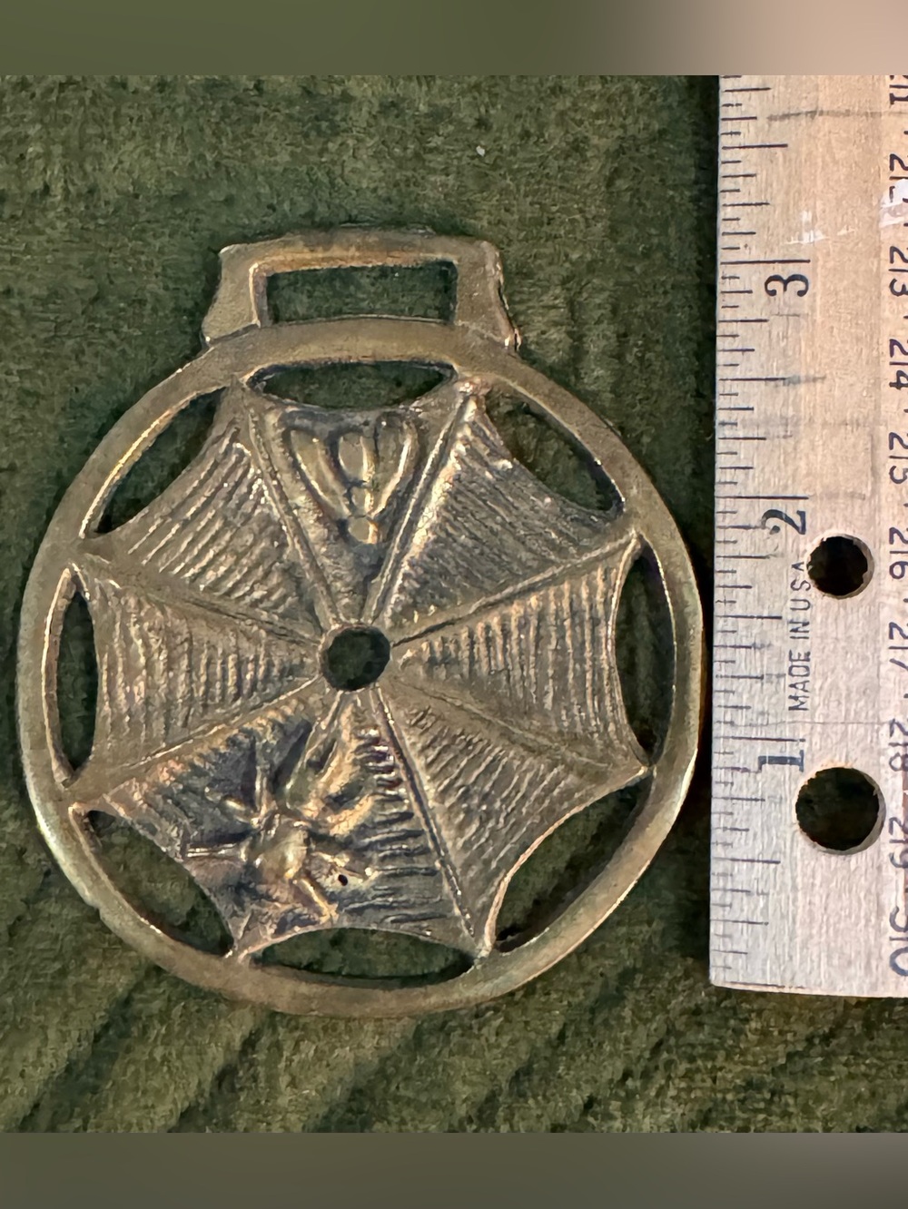 Vintage English Cast Brass Horse Saddle Harness Medallion- Spider Web - Picture 3 of 3